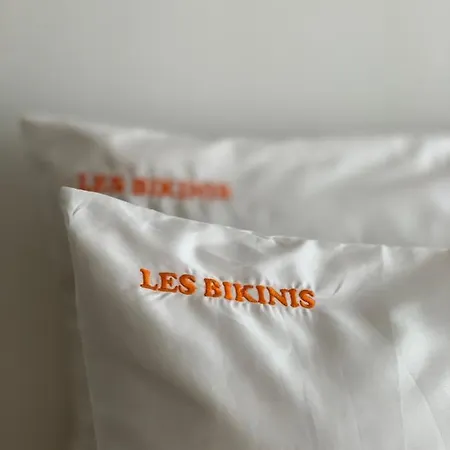 Les Bikinis 2*