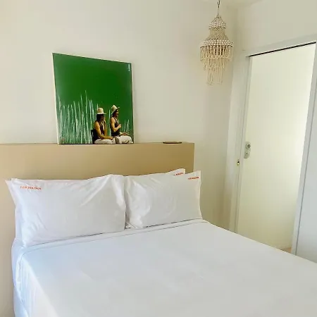 Les Bikinis Bed & Breakfast